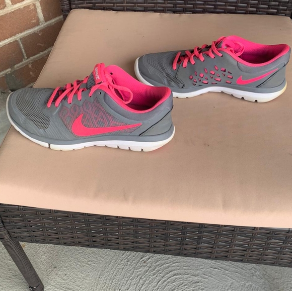 Nike Running Shoes - Size 6.5 - Picture 3 of 16